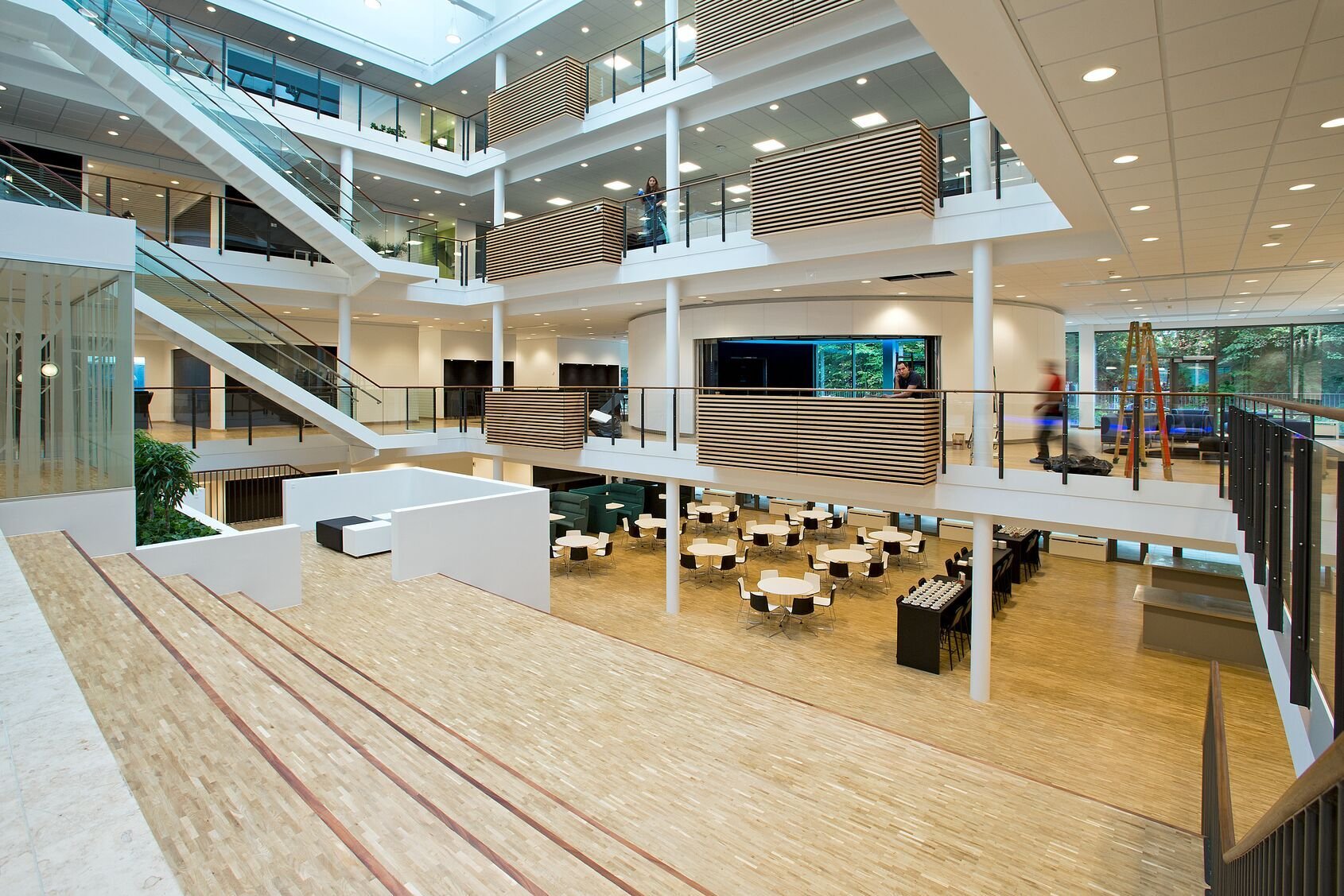 Web_Wide-2020_ISS_HQ Office_01