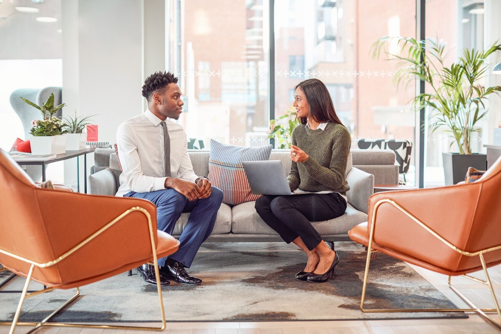 Web_Wide-Businesswoman Interviewing Male Job Candidate In Seating Area Of Modern Office
